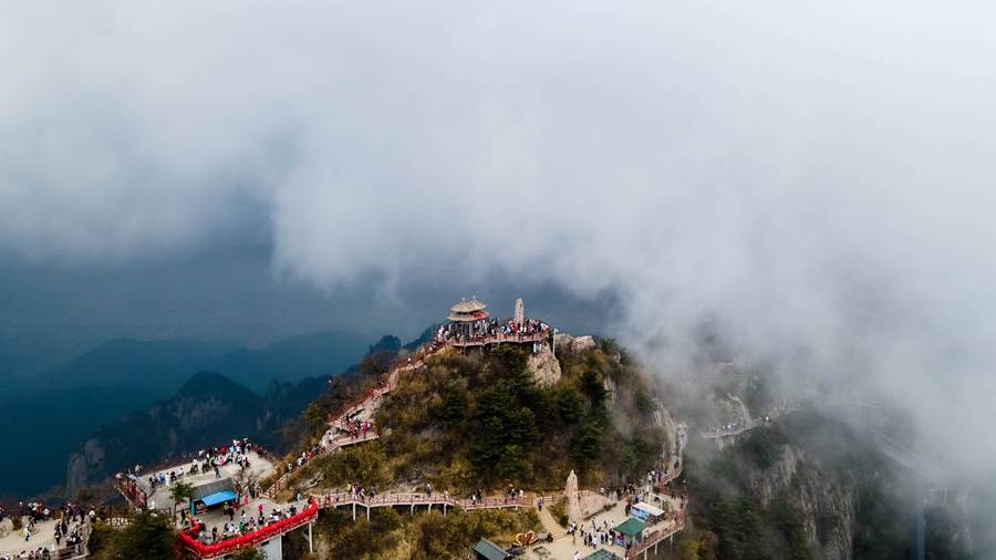 【自驾活动】深入伏牛+老君山打卡+「鸾栖民宿+演艺」+白云天路+秘境穿越火热报名…