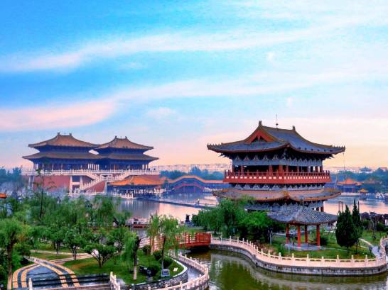 趣阅河南 5 天4晚 | 开封清明上河园+洛阳龙门石窟+老君山+少林寺+洛邑古城（4月含牡丹园）